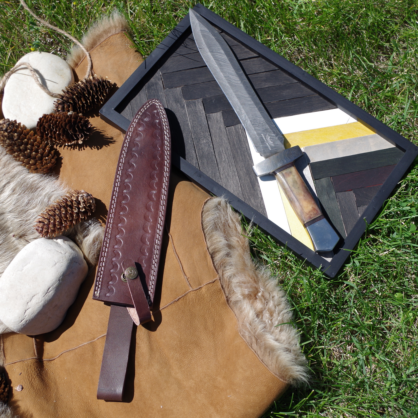 15" Handmade Damascus Dagger – Camel Bone & Rosewood Handle